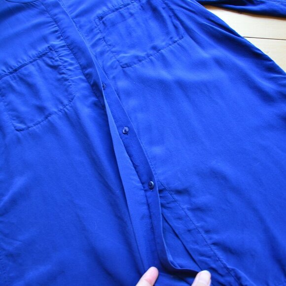 Vince 100% silk Blouse Size 2 Navy - Picture 5 of 10